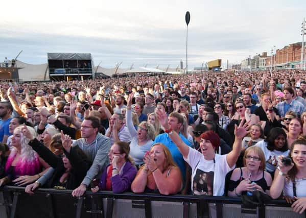 Crowds enjoying the Livewire Festival. Photo credit: Dave Nelson.