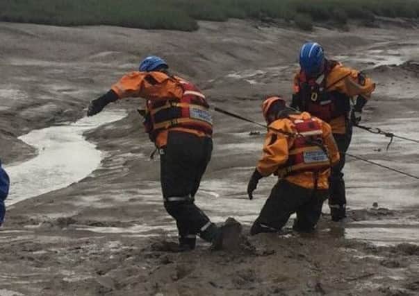 Coastguard rescuers from Fleetwood and Knott End helped a stranded yachtsman in the River Wyre.