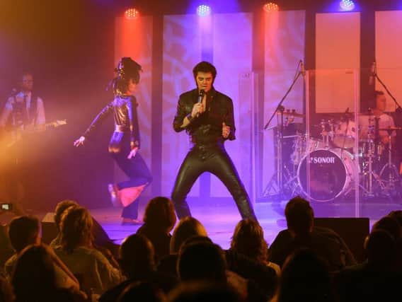 Elvis during the Legends show