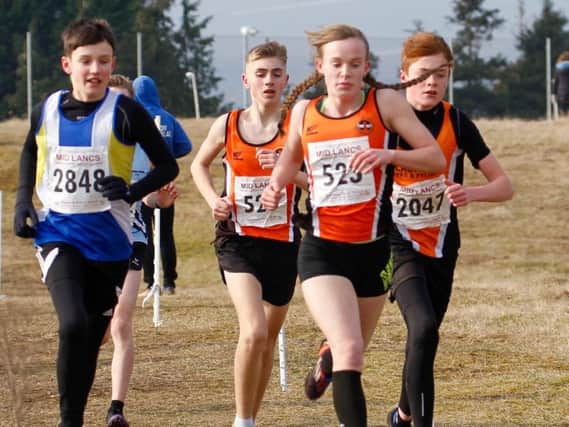 The joint Under-15 boys and Under-17 womens race featuring James Smith, Danielle Whipp (523) and Max Swarbrick (2047)