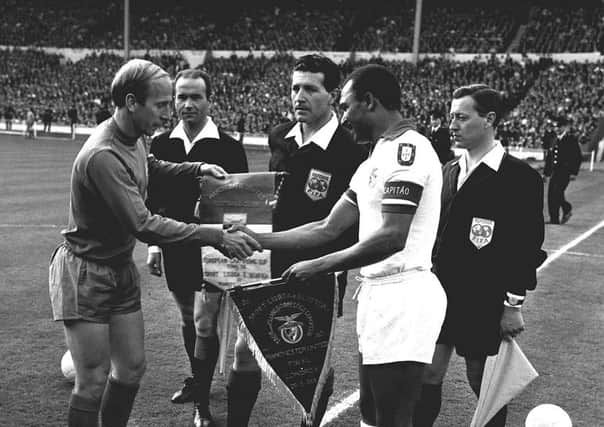Manchester United's Bobby Charlton (left) swaps pennants with Benfica's Mario Esteves Coluna prior to kick-off